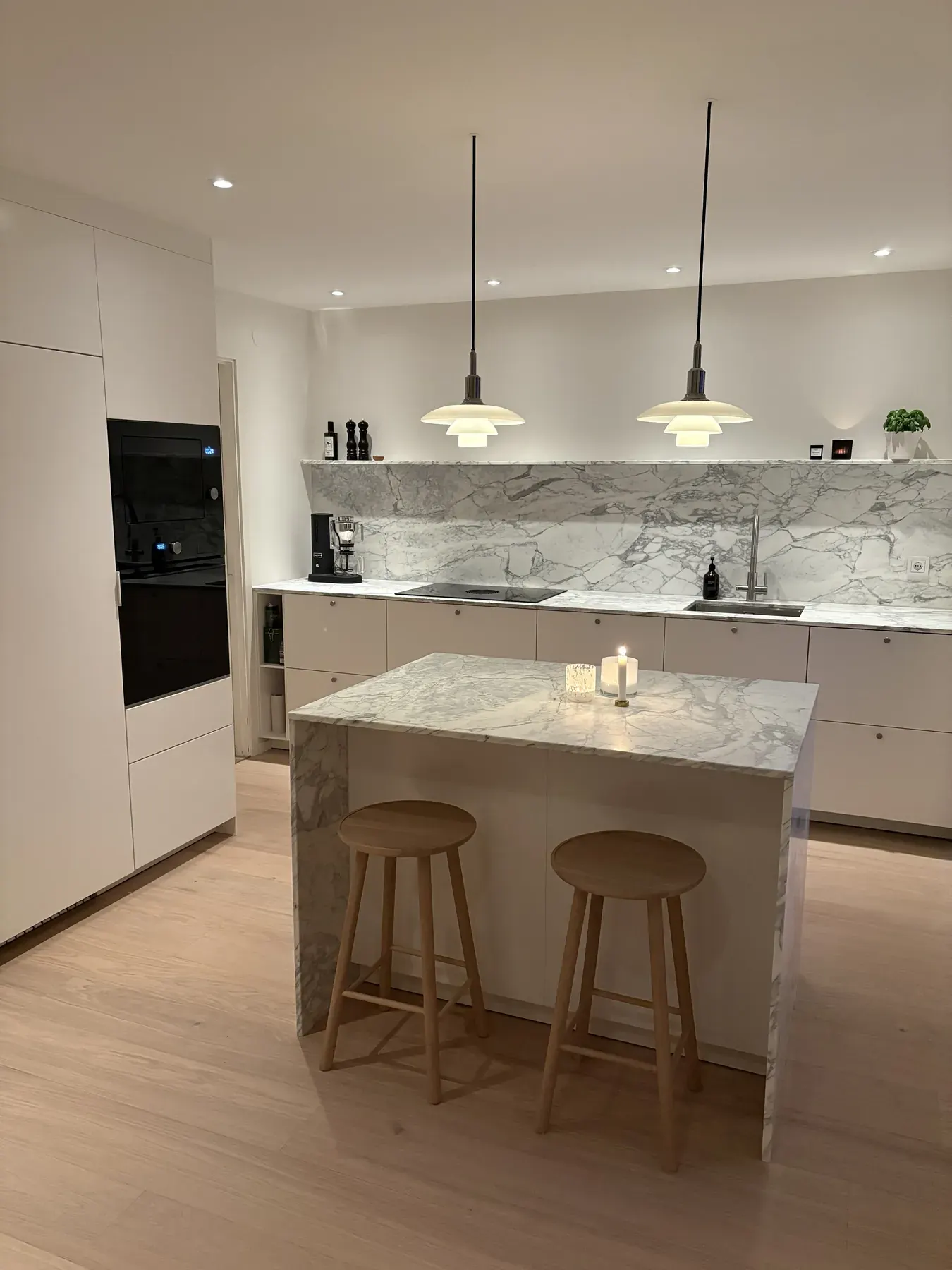 Kundebillede med stenbordplade til silestone design og installation: 10 regler