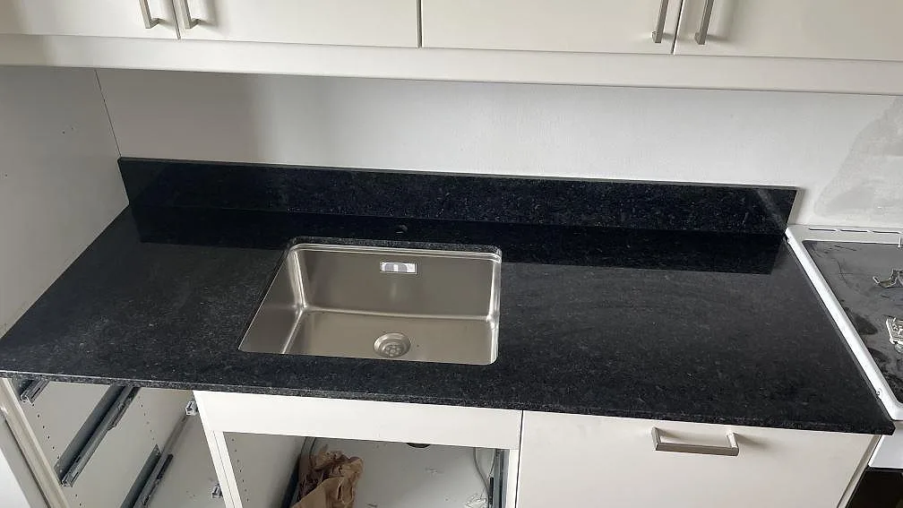 Køkkenbordplade i Angola Black, Malmö – billede 2