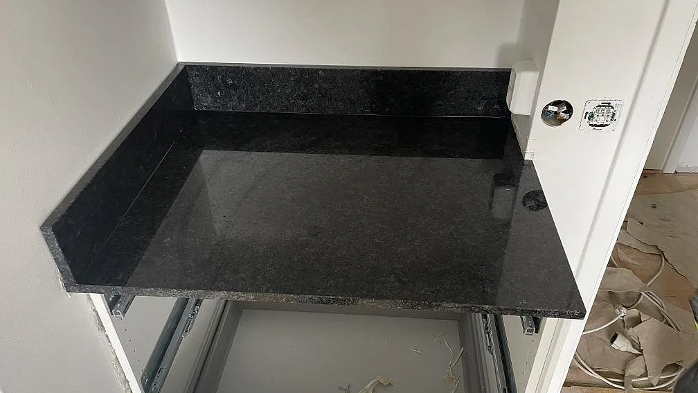 Køkkenbordplade i Angola Black, Malmö – billede 4