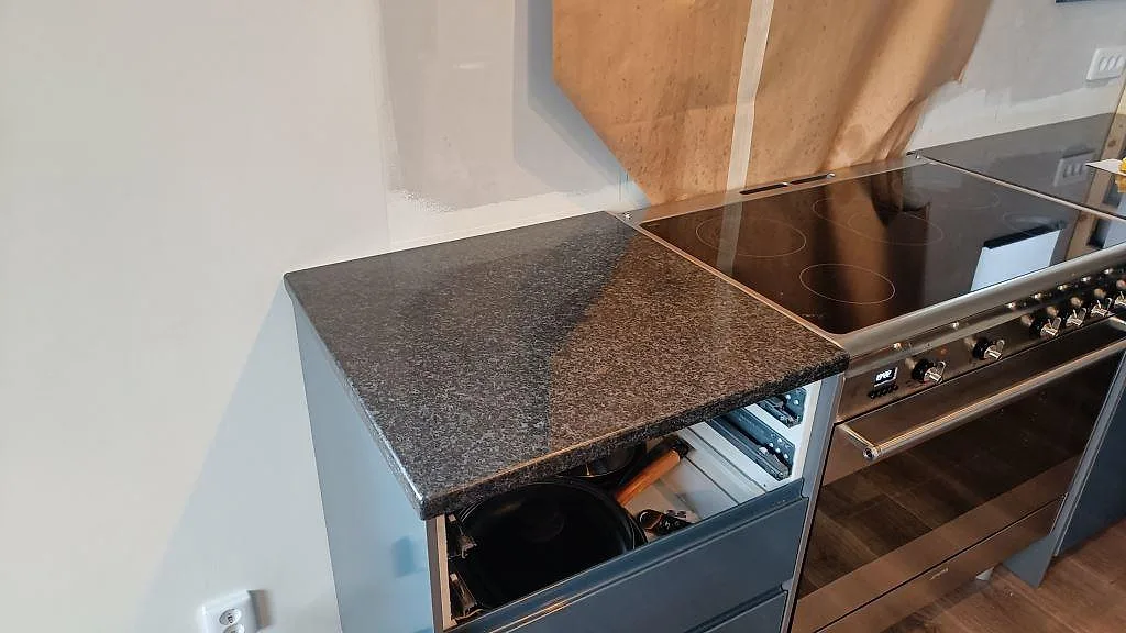 Køkkenbordplade i Angola Black, Staffanstorp – billede 2
