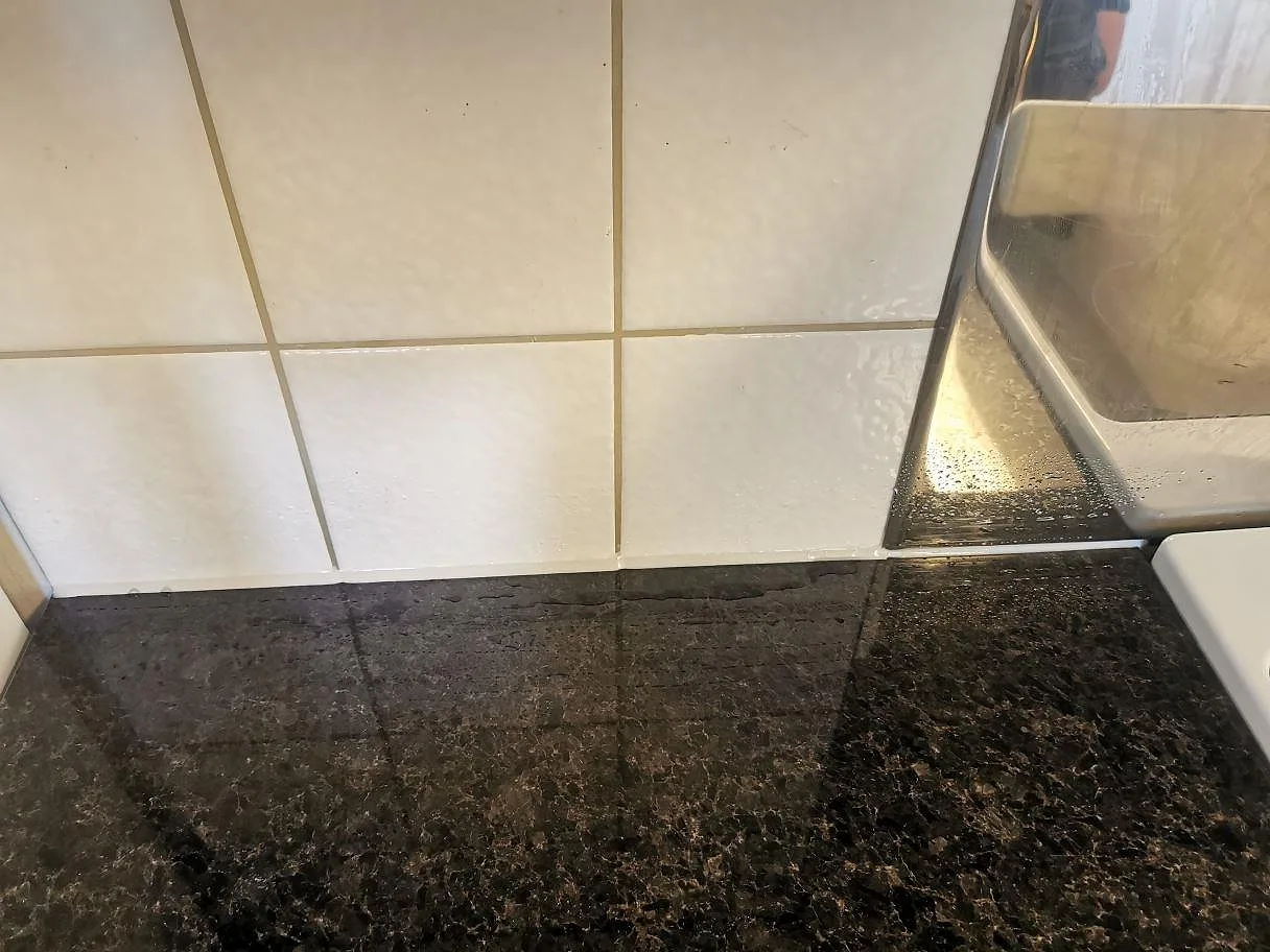 Køkkenbordplade i Angola Black, Vejbystrand – billede 2