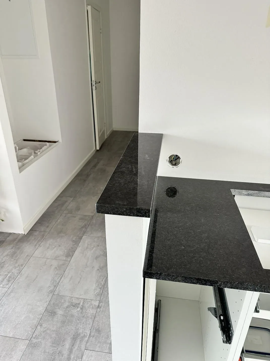 Køkkenbordplade i Angola Black, Vellinge – billede 4