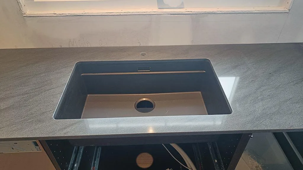Køkkenbordplade i Anthracite Elegante, Frillesås – billede 4