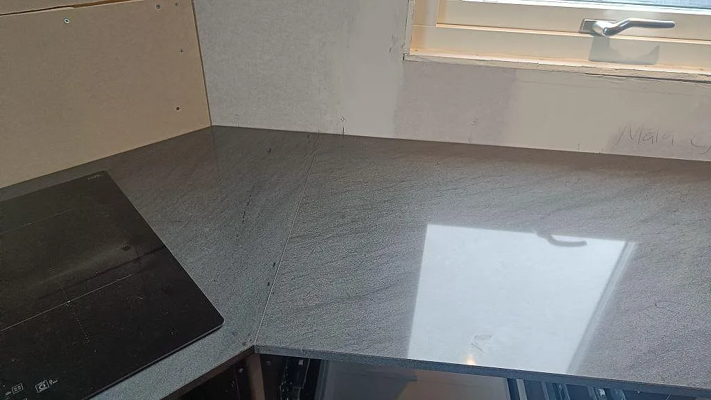 Køkkenbordplade i Anthracite Elegante, Frillesås – billede 2