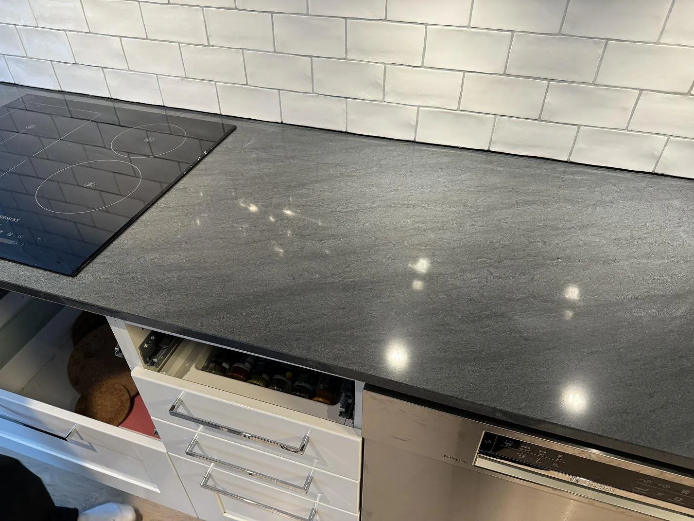 Køkkenbordplade i Anthracite Elegante, Partille – billede 2