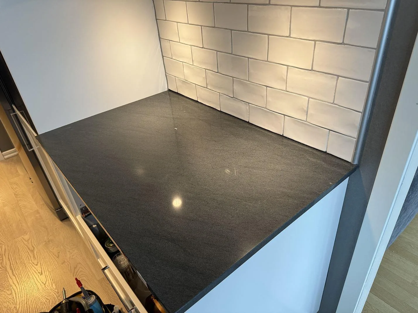 Køkkenbordplade i Anthracite Elegante, Partille – billede 4
