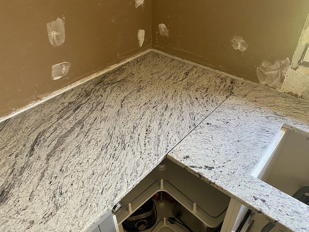 Køkkenbordplade i Antique White, Älmhult