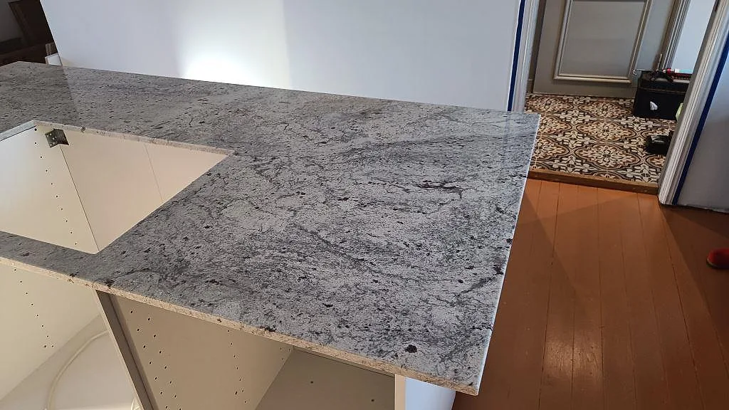 Køkkenbordplade i Antique White, Båstad – billede 3