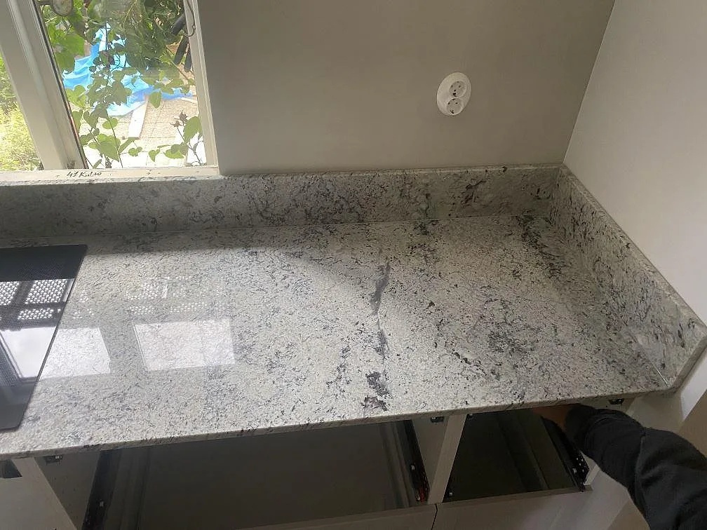 Køkkenbordplade i Antique White, Borrby – billede 4