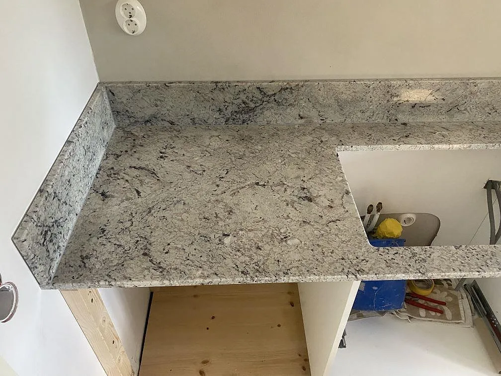 Køkkenbordplade i Antique White, Borrby – billede 2