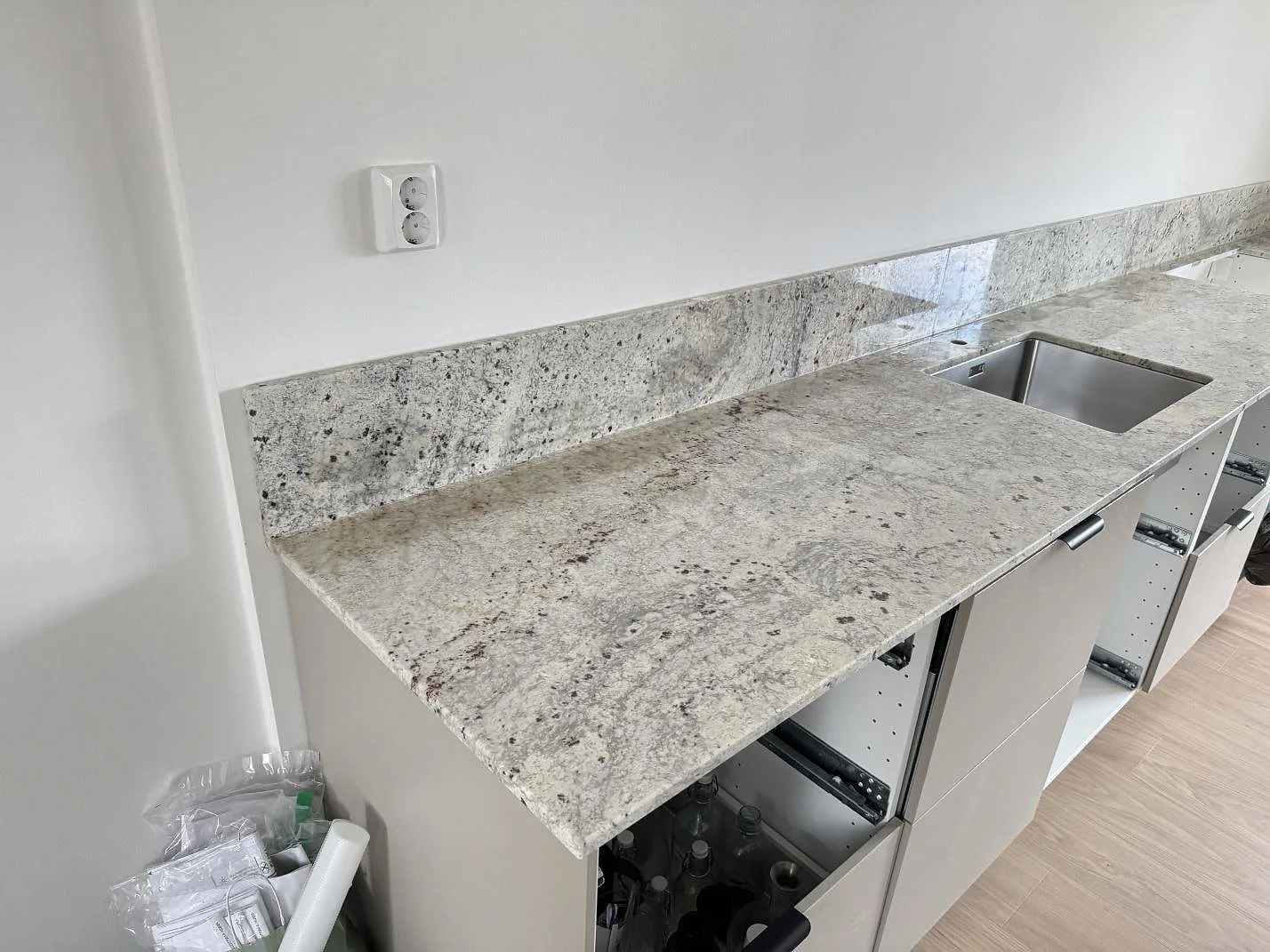 Køkkenbordplade i Antique White, Eslöv – billede 2