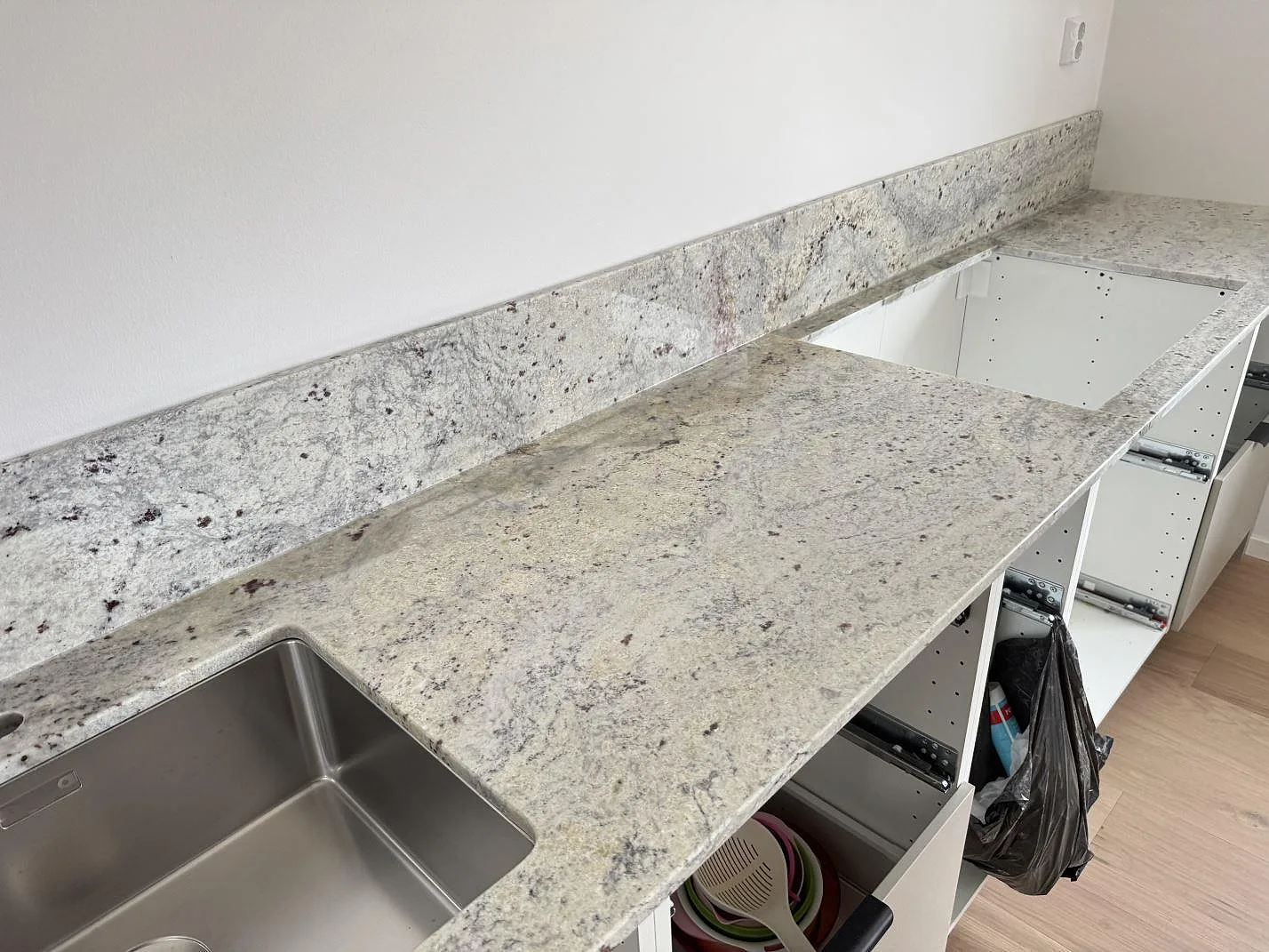 Køkkenbordplade i Antique White, Eslöv – billede 3