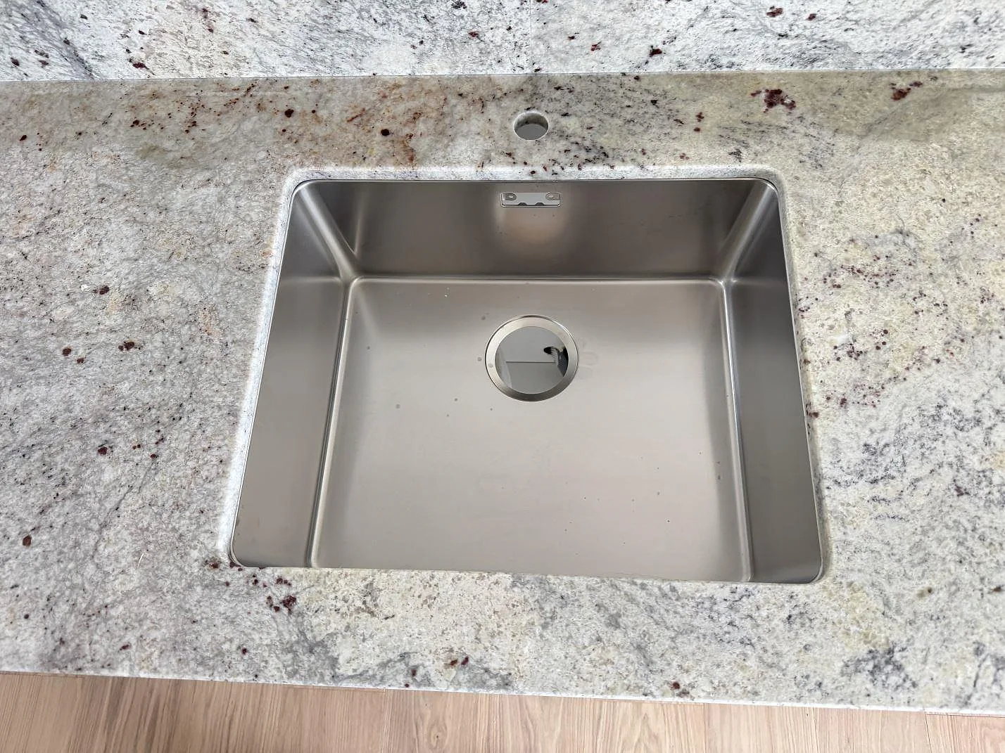 Køkkenbordplade i Antique White, Eslöv – billede 4