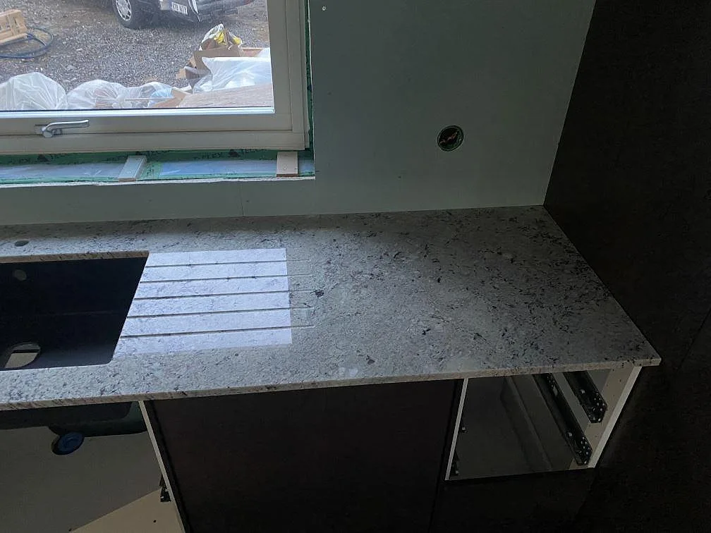 Køkkenbordplade i Antique White, Falkenberg – billede 8