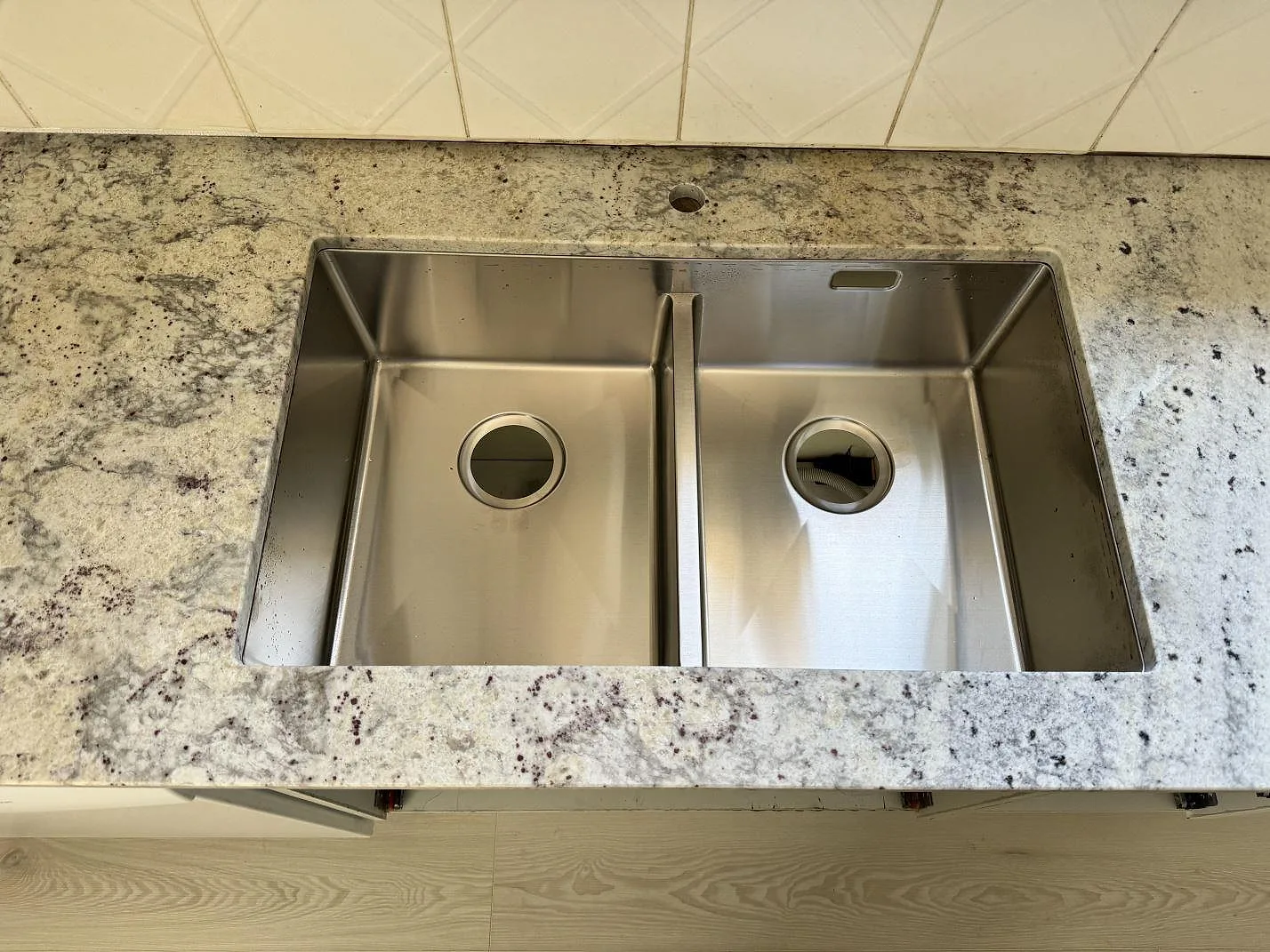 Køkkenbordplade i Antique White, Gärds Köpinge – billede 3