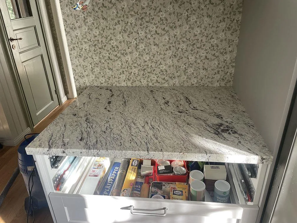 Køkkenbordplade i Antique White, Hallstavik – billede 3