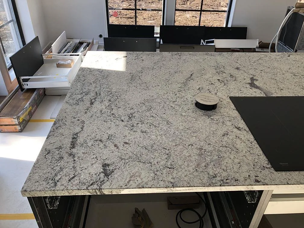 Køkkenbordplade i Antique White, Hindås – billede 4