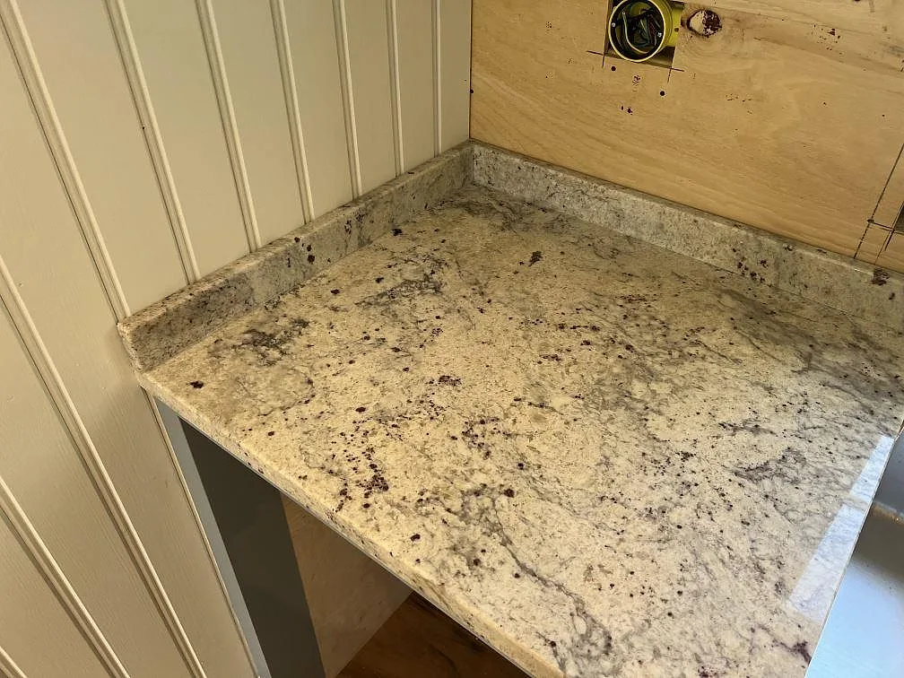 Køkkenbordplade i Antique White, Hökerum – billede 4
