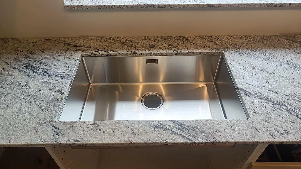 Køkkenbordplade i Antique White, Höllviken – billede 5