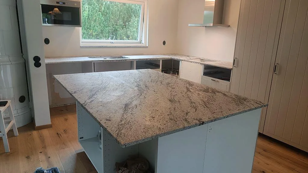 Køkkenbordplade i Antique White, Höllviken