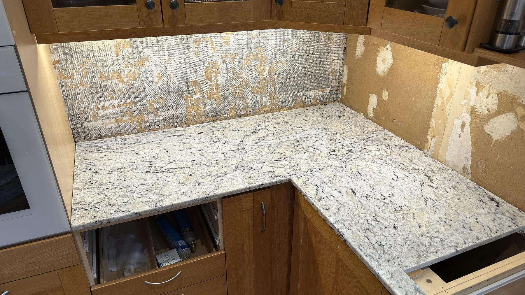 Køkkenbordplade i Antique White, Huddinge – billede 3