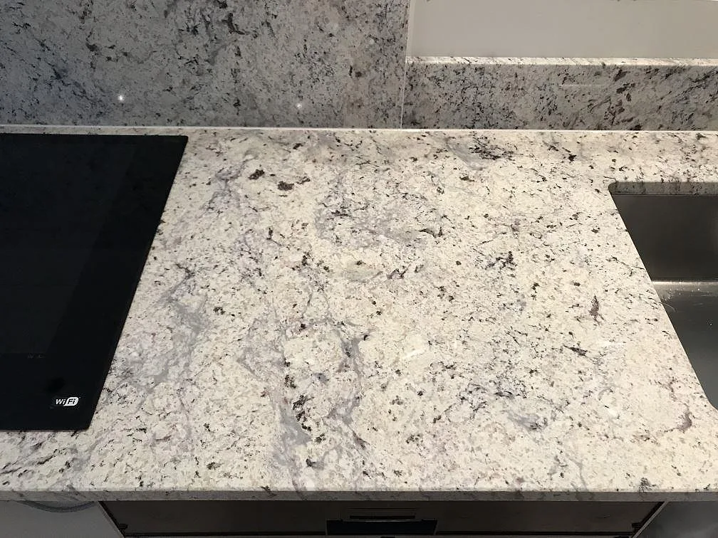 Køkkenbordplade i Antique White, Kullavik – billede 3