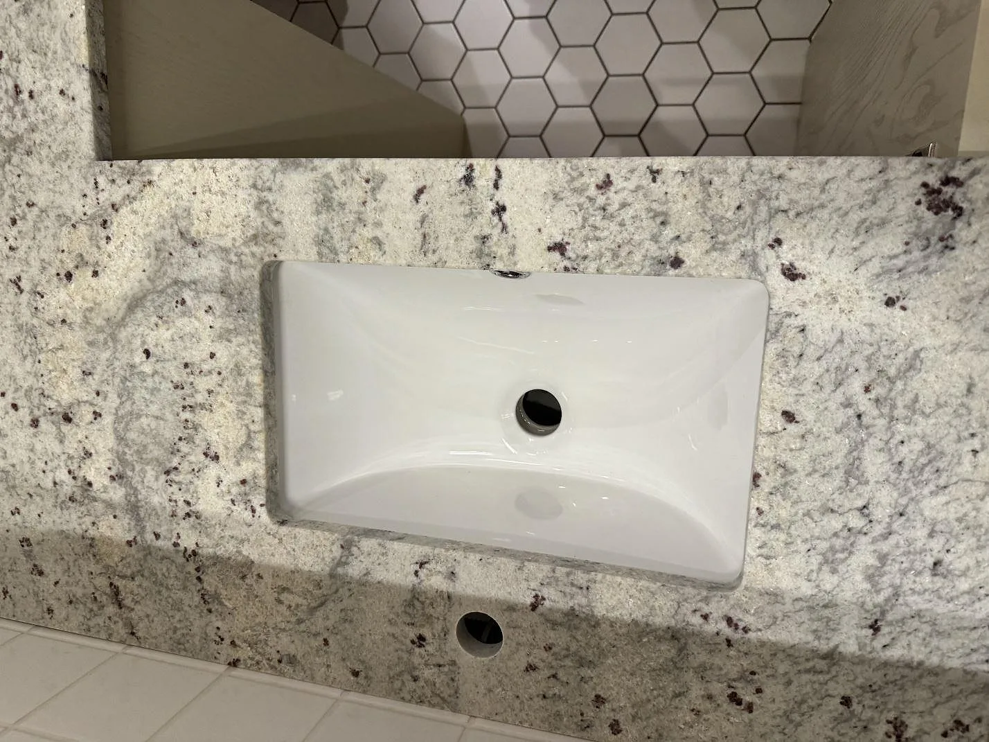 Bordplade i Antique White, Malmö – billede 2