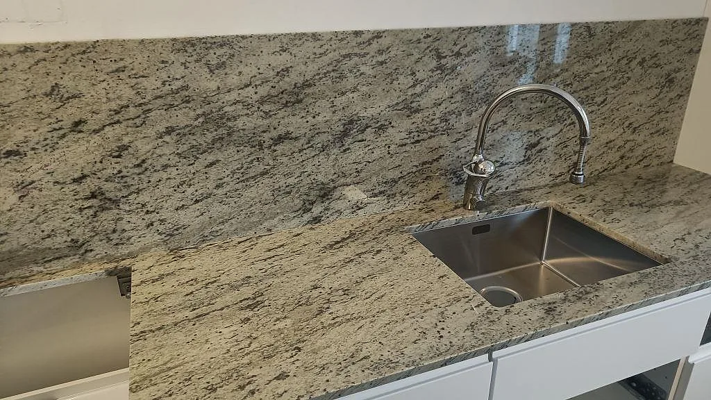 Køkkenbordplade i Antique White, Malmö – billede 3