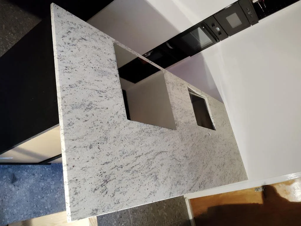 Gennemført projekt: Køkkenbordplade i Antique White, Saltsjöbaden.