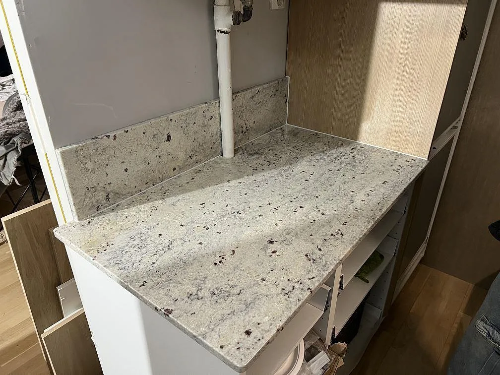 Køkkenbordplade i Antique White, Solna – billede 2
