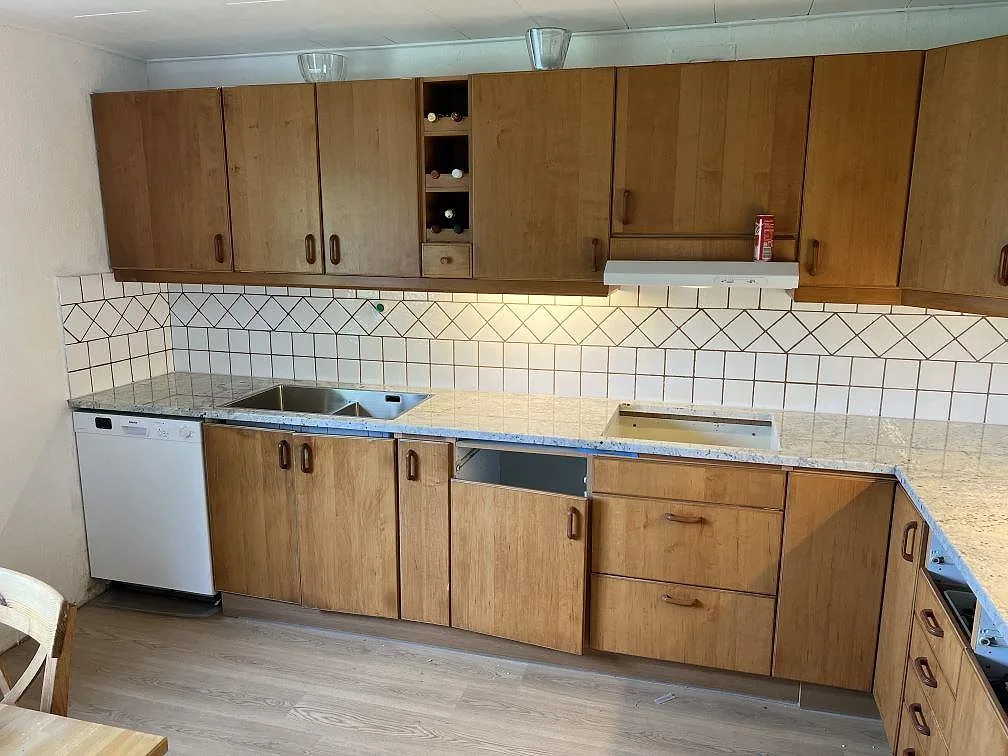 Gennemført projekt: Køkkenbordplade i Antique White, Svedala.