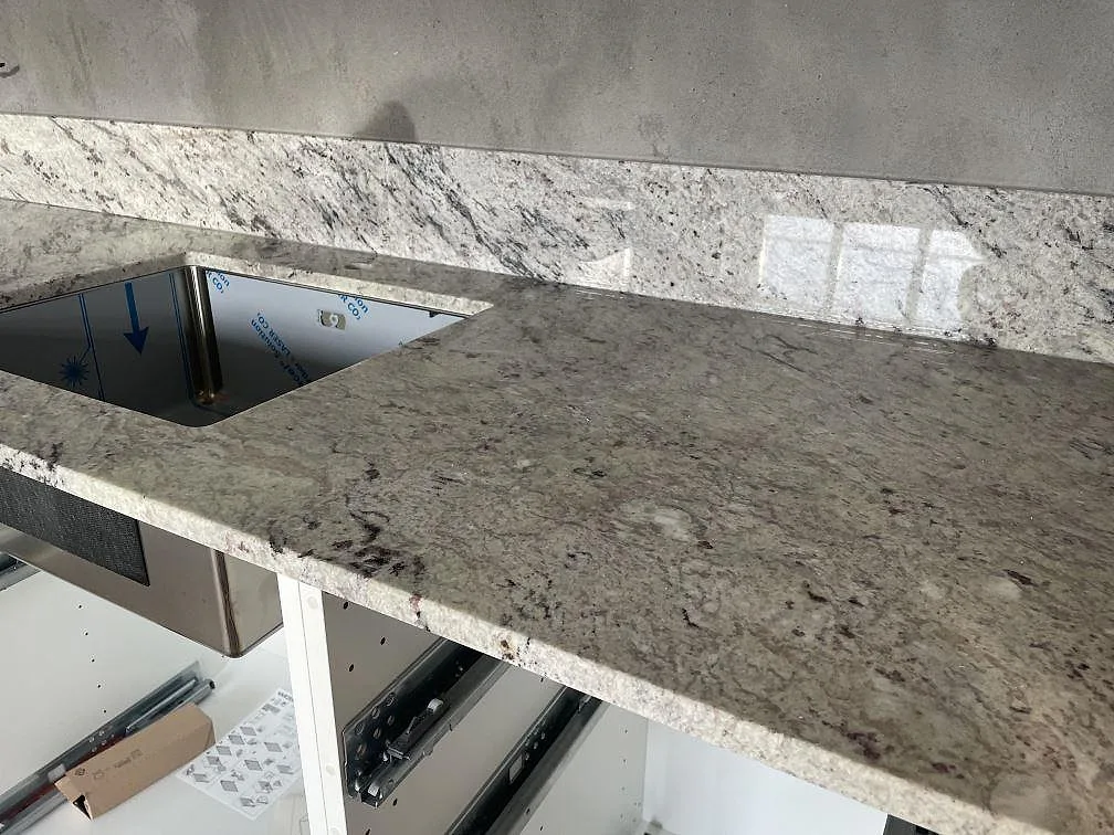 Køkkenbordplade i Antique White, Tomelilla – billede 2