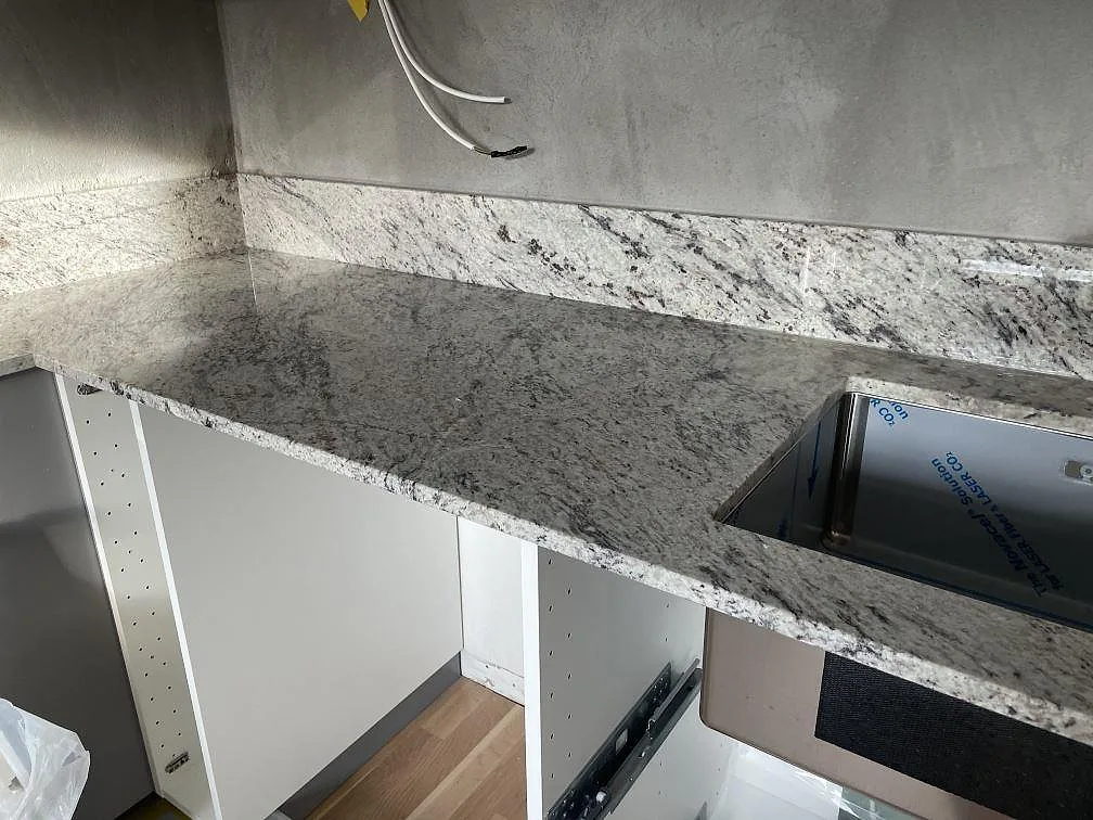 Køkkenbordplade i Antique White, Tomelilla – billede 3