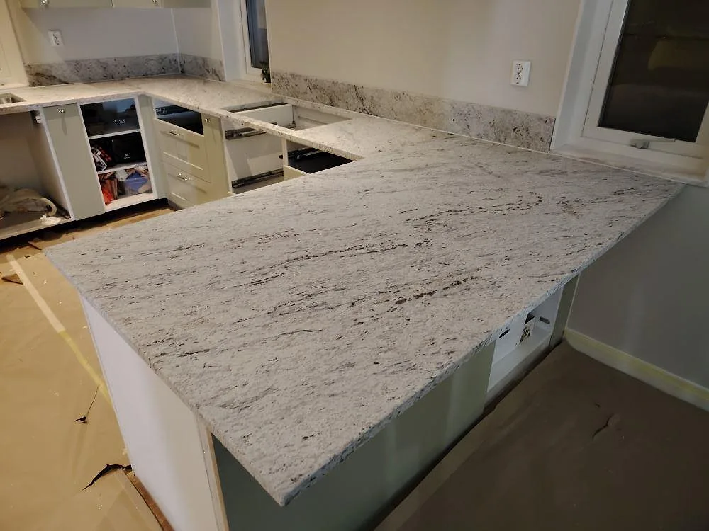 Køkkenbordplade i Antique White, Västerås – billede 3