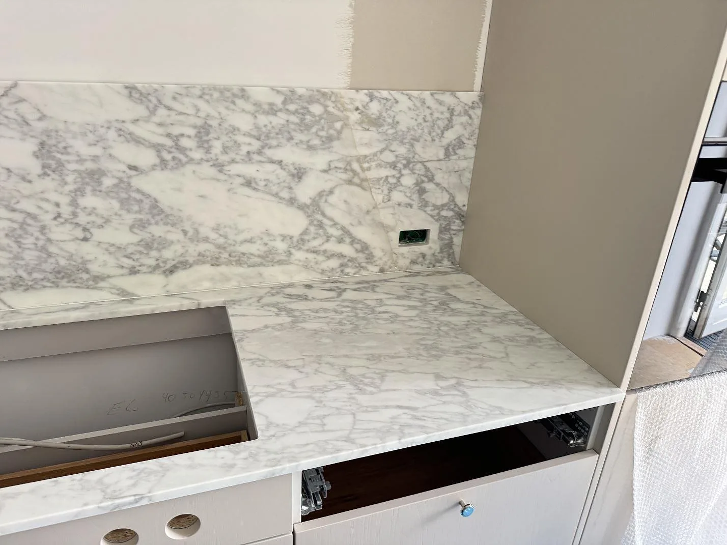 Køkkenbordplade i Arabescato, Charlottenlund – billede 5
