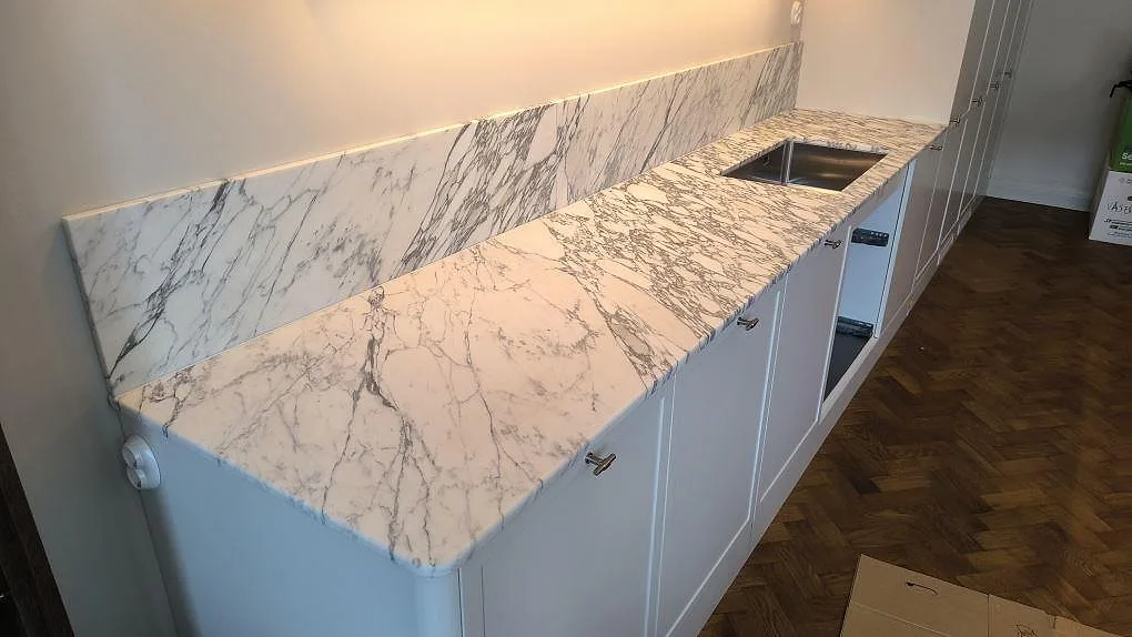 Køkkenbordplade i Arabescato, Stockholm – billede 3