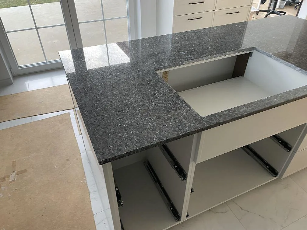 Køkkenbordplade i Blue Pearl, Sölvesborg – billede 3