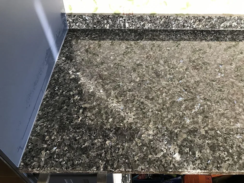 Køkkenbordplade i Blue Pearl, Styrsö – billede 2