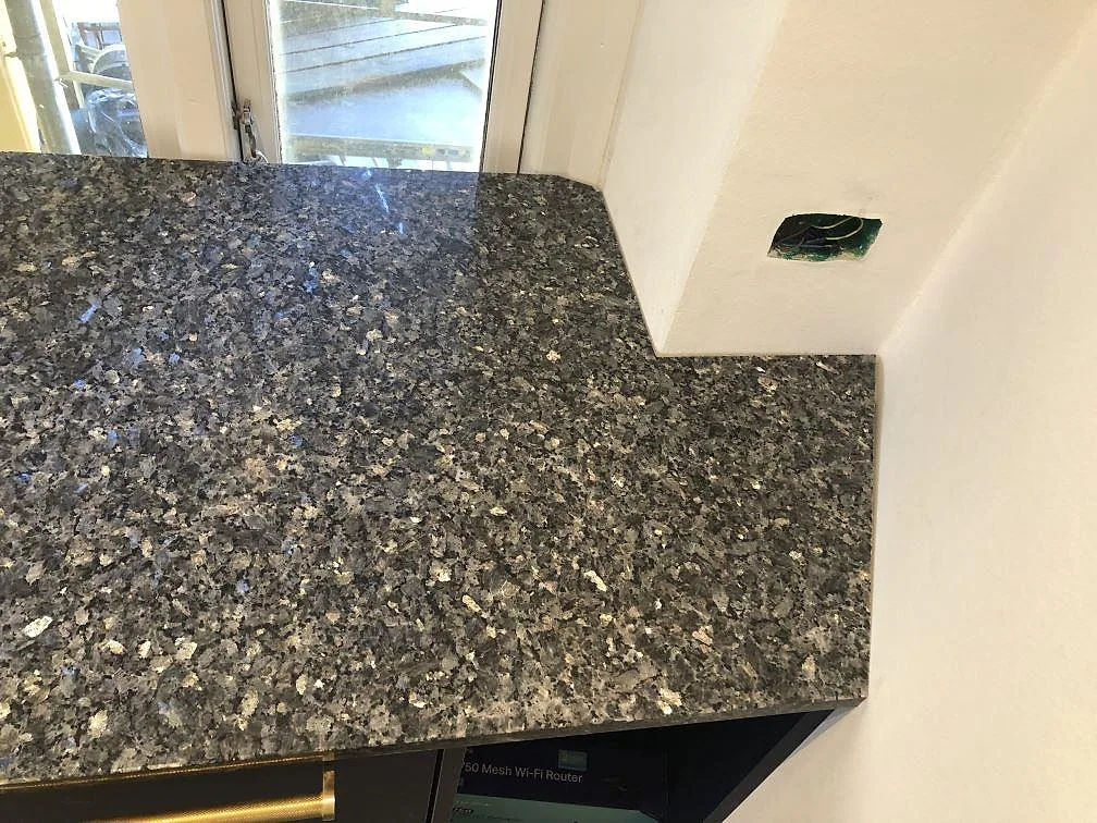 Køkkenbordplade i Blue Pearl, Valby – billede 6