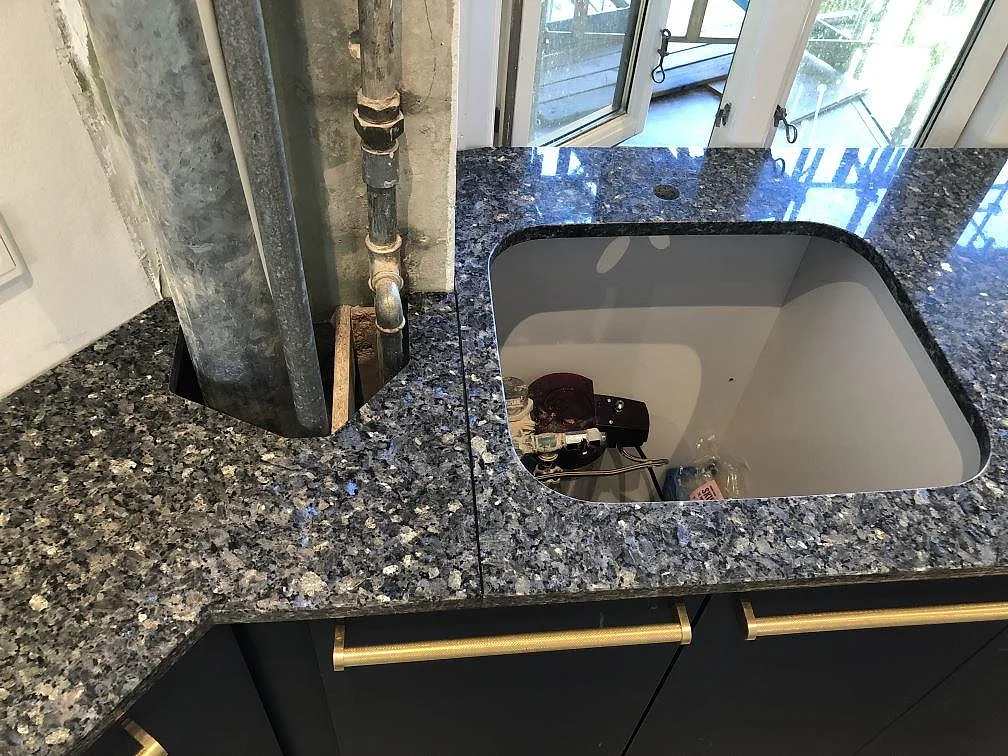 Køkkenbordplade i Blue Pearl, Valby – billede 4