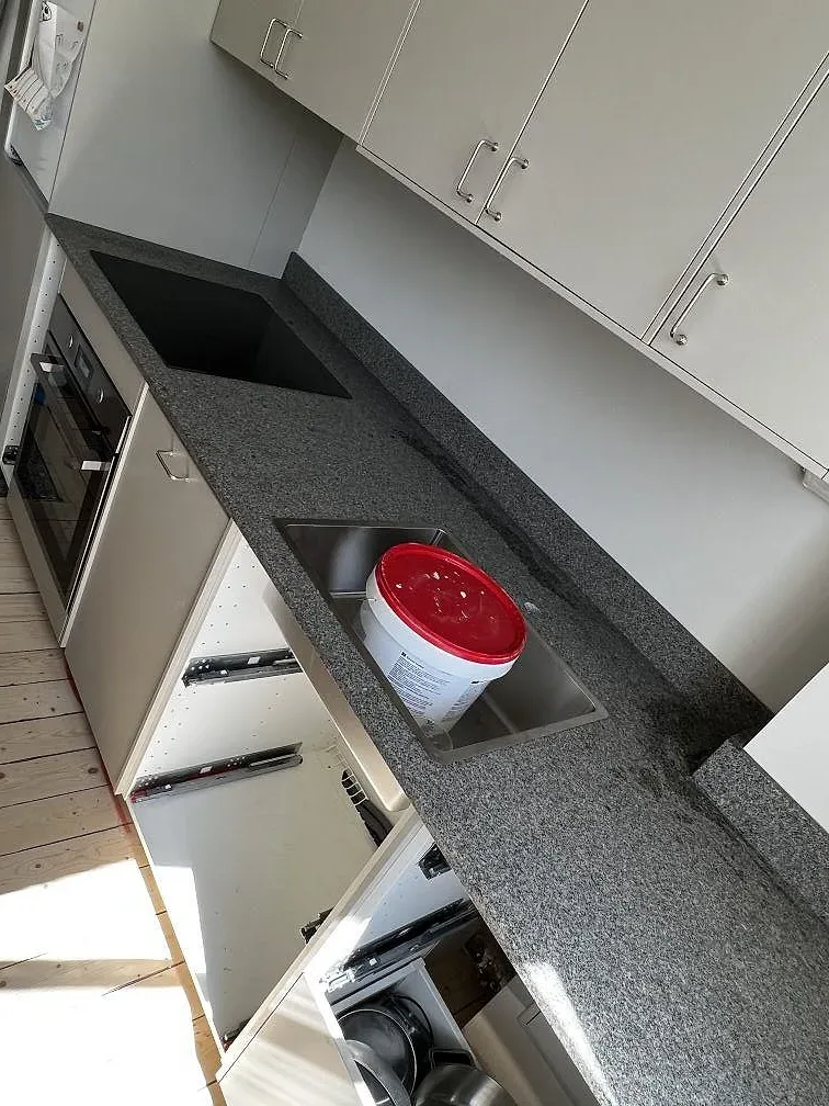 Køkkenbordplade i Bohus Grå, Malmö – billede 2