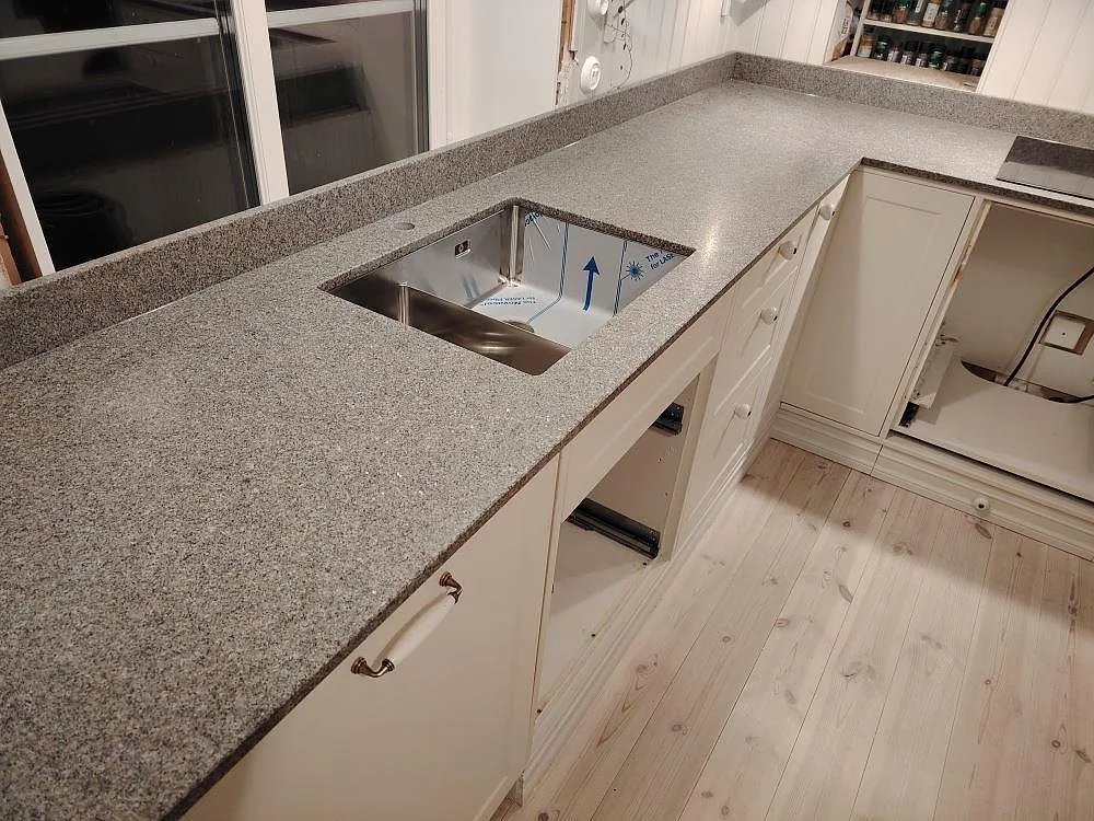 Køkkenbordplade i Bohus Grå, Mockfjärd – billede 2