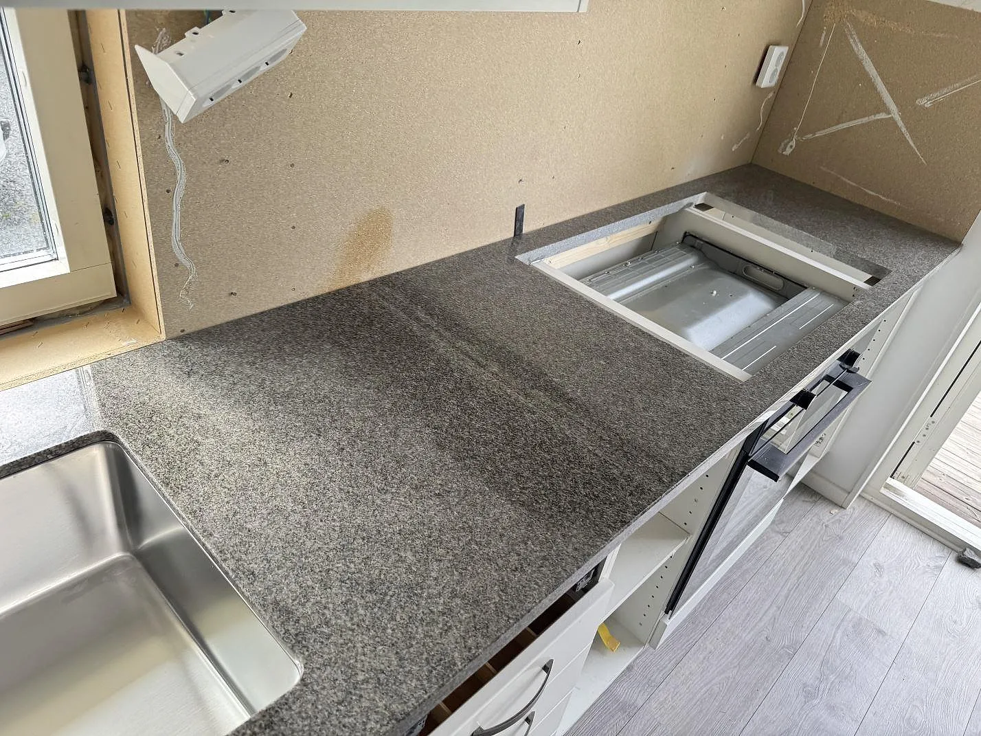 Køkkenbordplade i Bohus Grå, Tenhult – billede 2