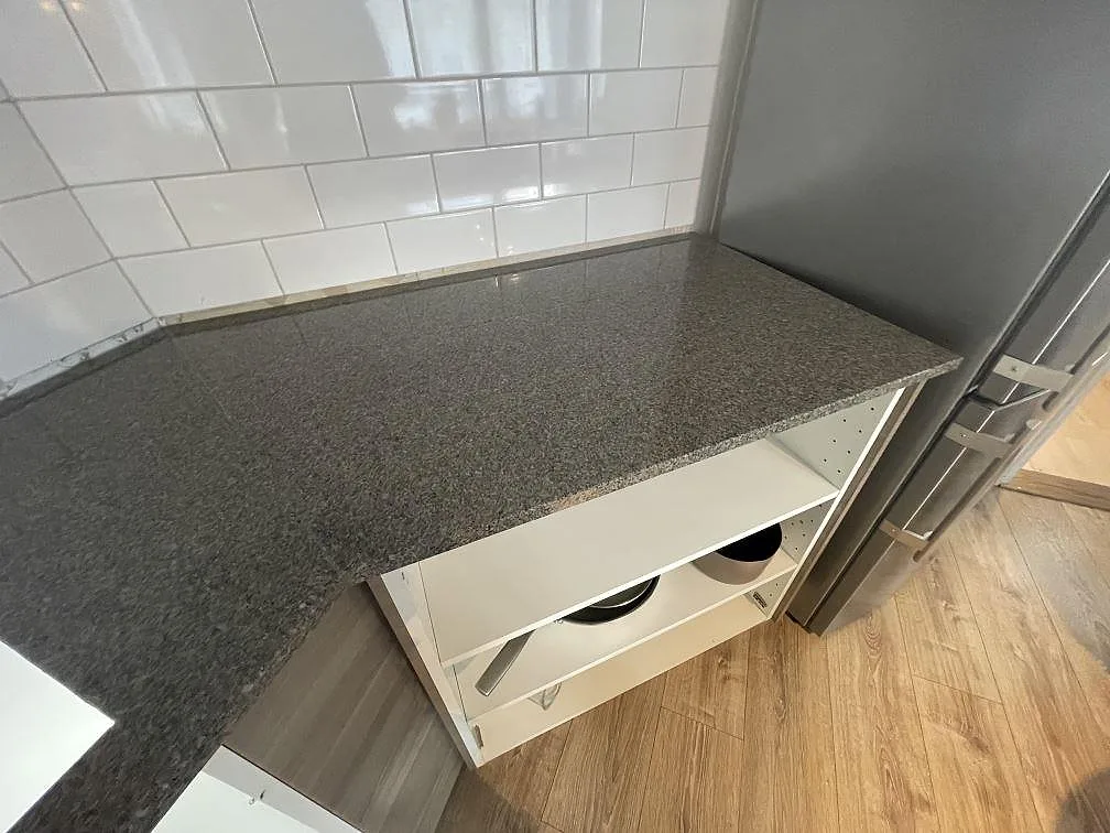 Køkkenbordplade i Bohus Grå, Upplands Väsby – billede 6