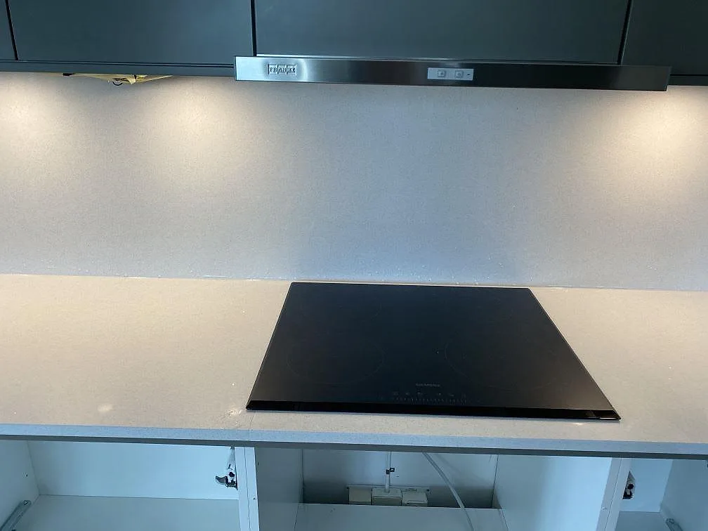 Køkkenbordplade i Brilliant White, Malmö – billede 3