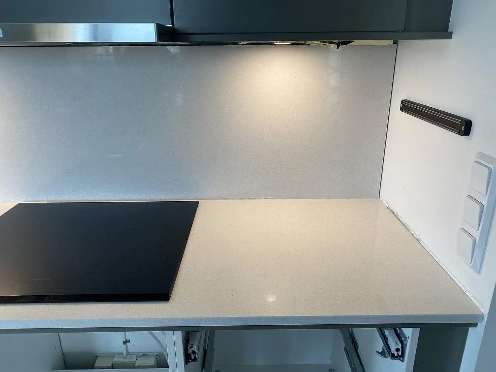 Køkkenbordplade i Brilliant White, Malmö – billede 4