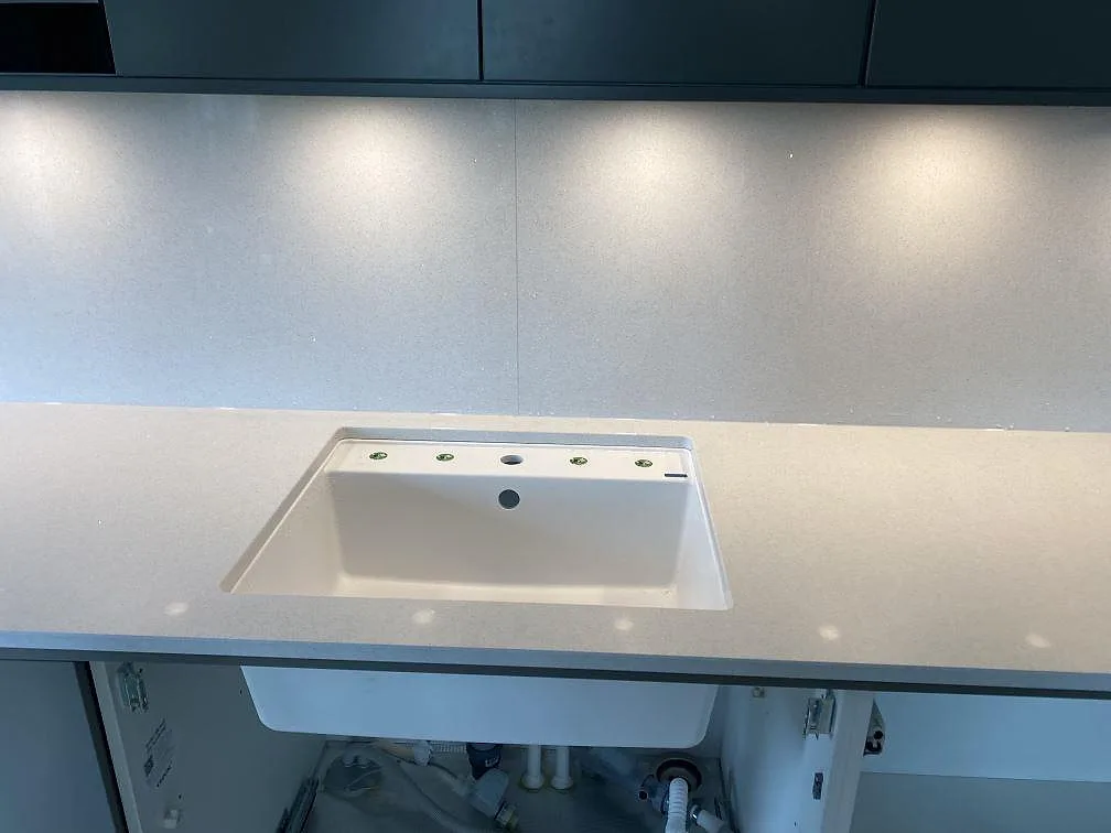 Køkkenbordplade i Brilliant White, Malmö – billede 5