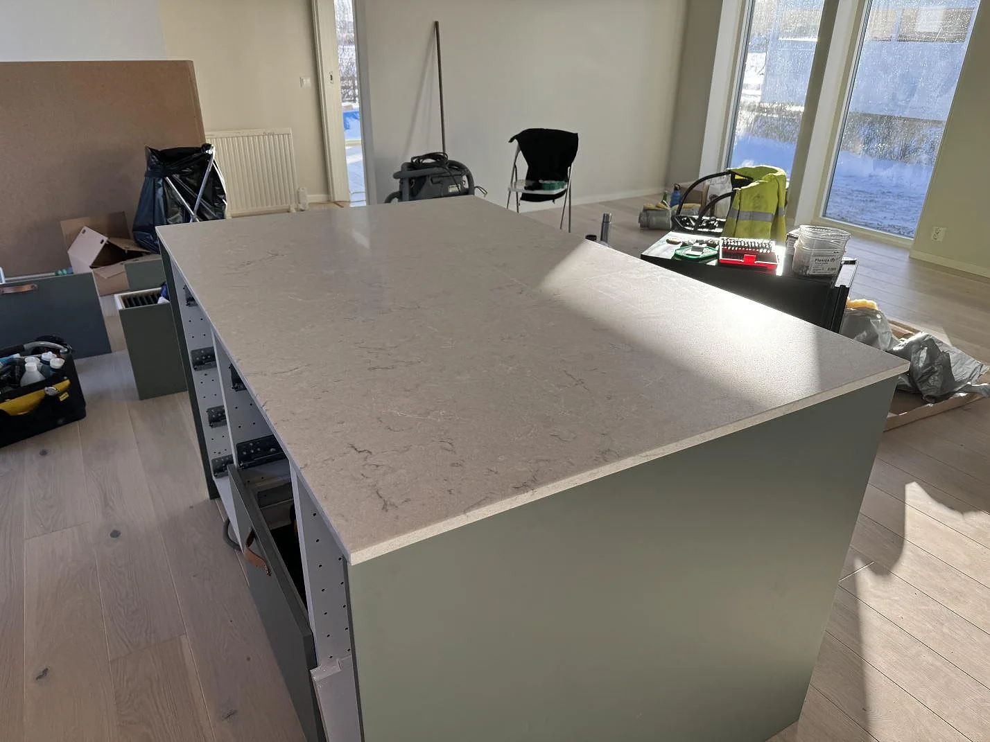 Køkkenbordplade i Caesarstone Bianco Drift, Åsa – billede 3