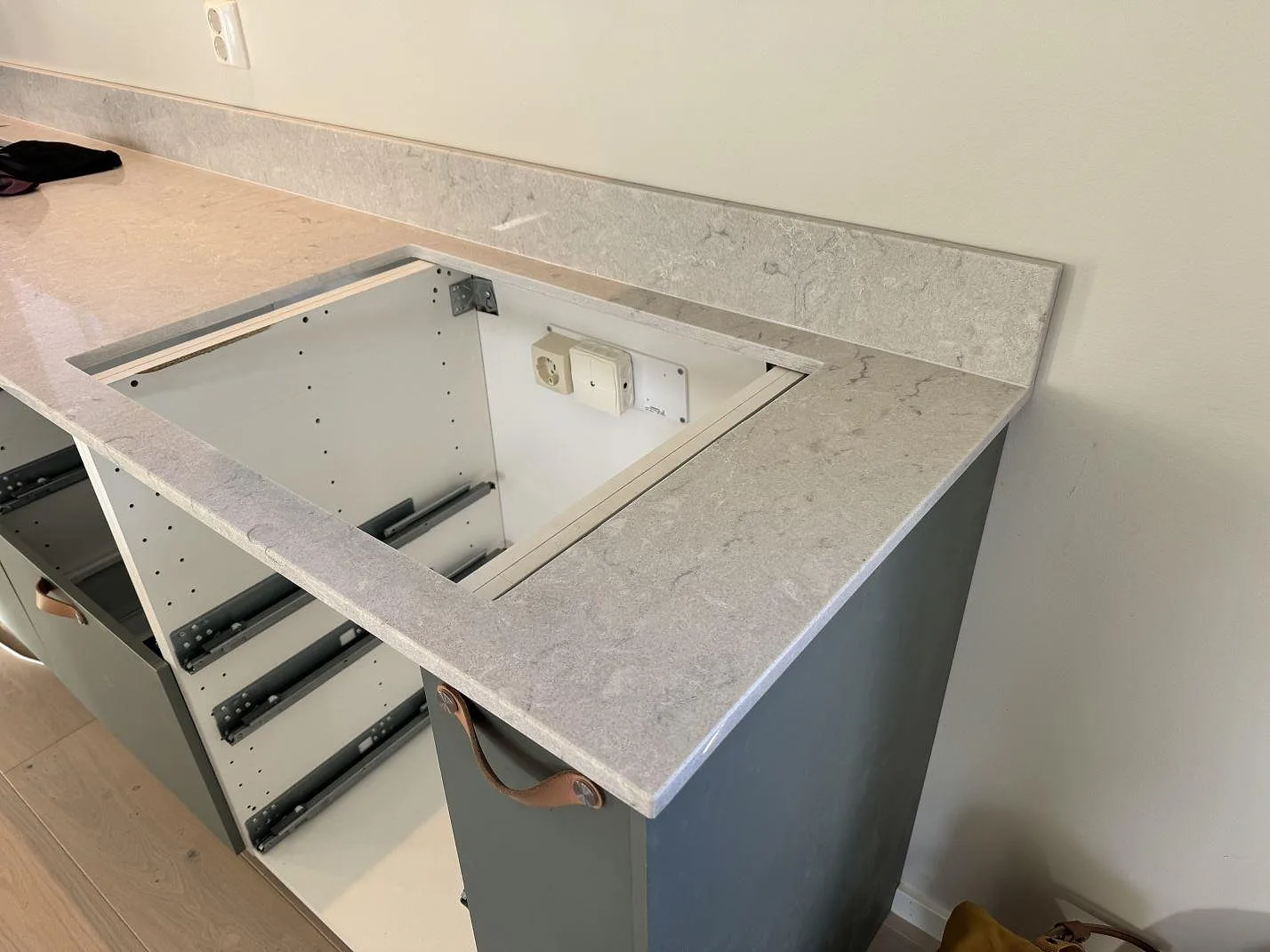 Køkkenbordplade i Caesarstone Bianco Drift, Åsa – billede 6