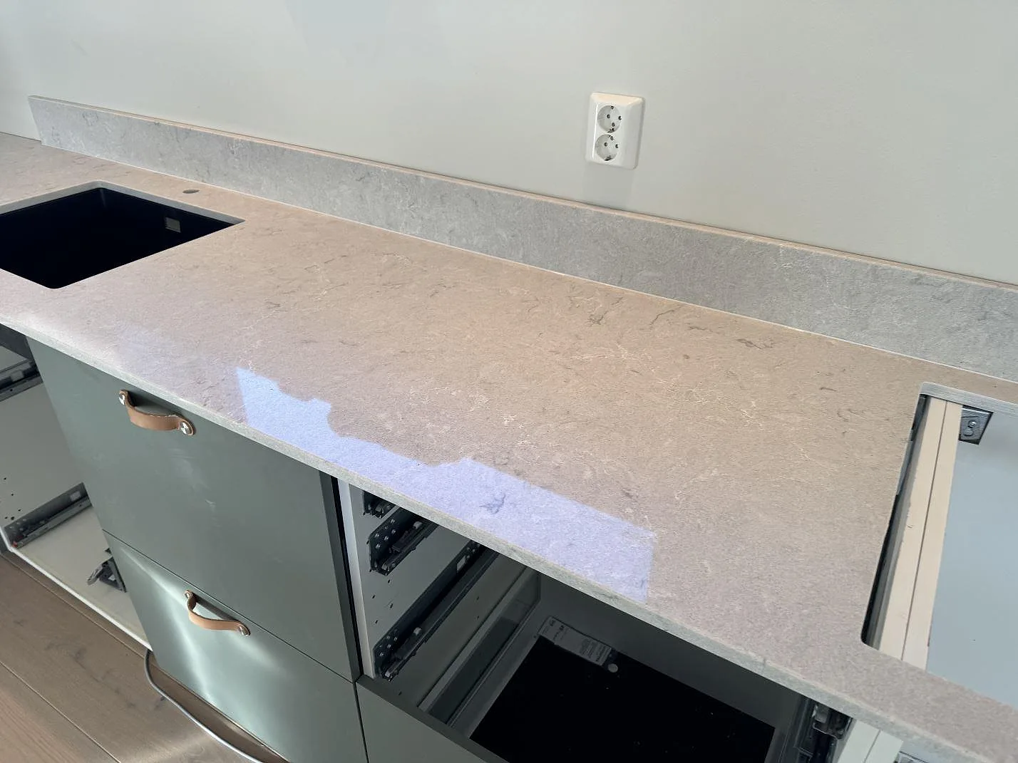 Køkkenbordplade i Caesarstone Bianco Drift, Åsa – billede 5